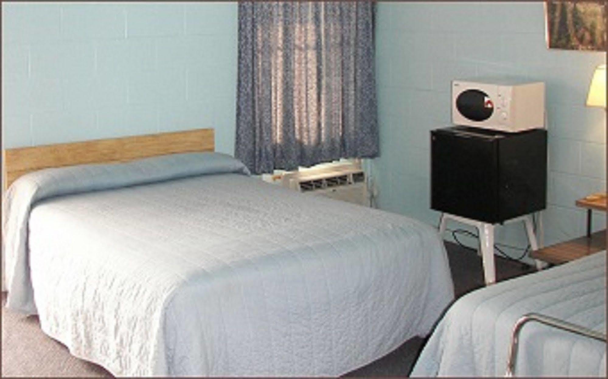 Holiday Host Motel Sonora Esterno foto