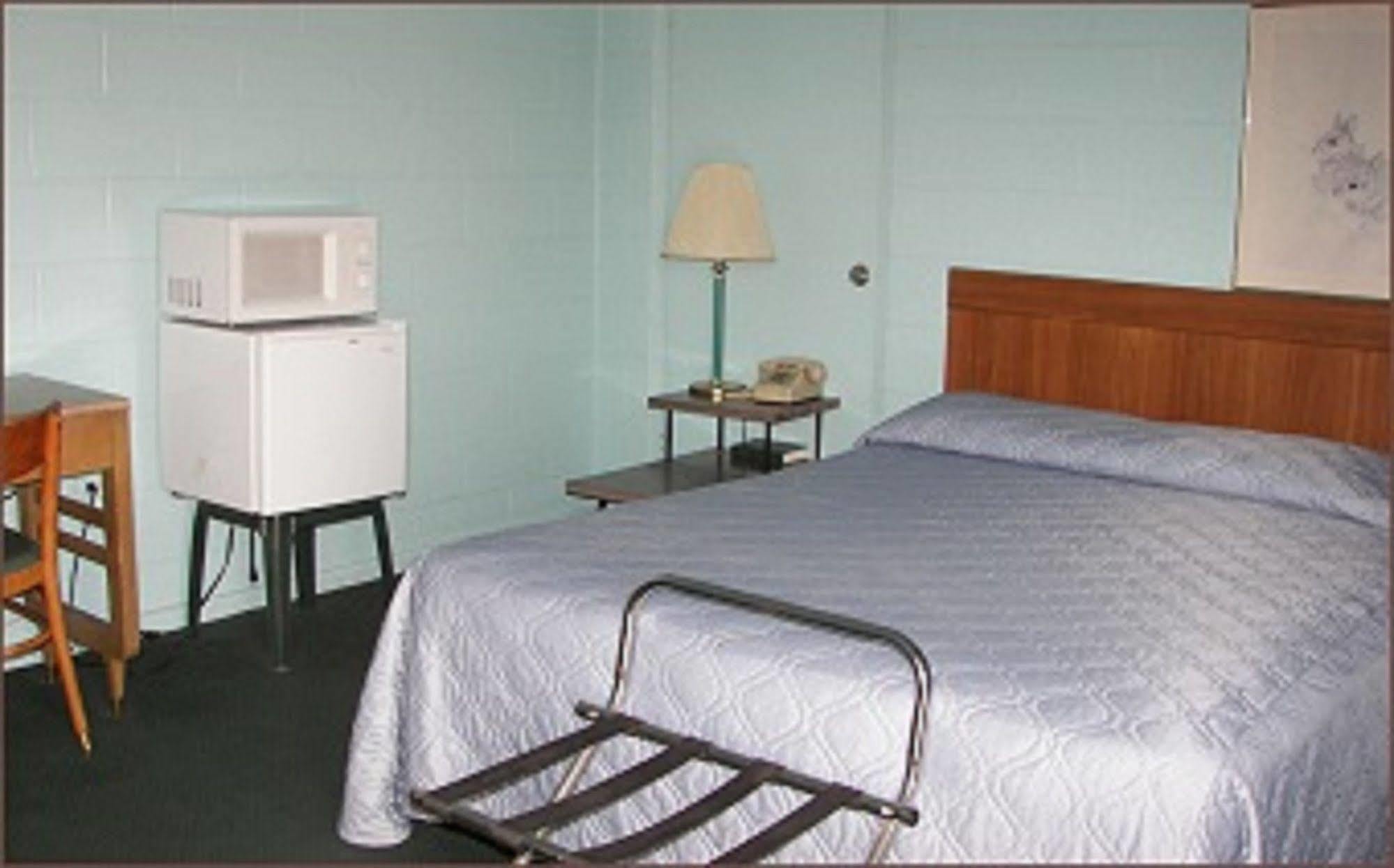 Holiday Host Motel Sonora Esterno foto